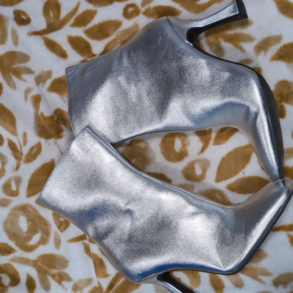 Open Edit Sleek sliver  Ankle Boots - Picture 2 of 7